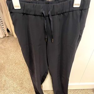 Lululemon On The Fly Joggers Sz 6-Black